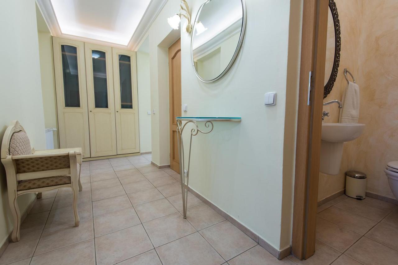 Spa Apartments Bulharska カルロヴィ・ヴァリ エクステリア 写真